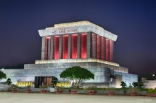 silkpath-hanoi-travel-guide-ho-chi-minh-mausoleum-2-604x400.jpg